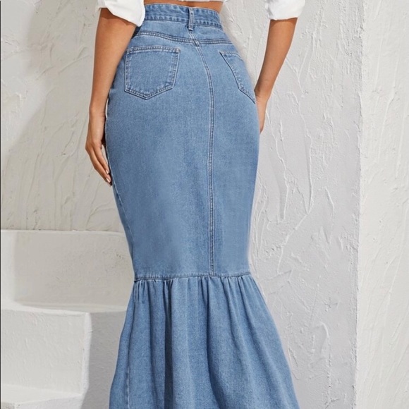 Long fitted Jean skirt - Picture 2 of 2